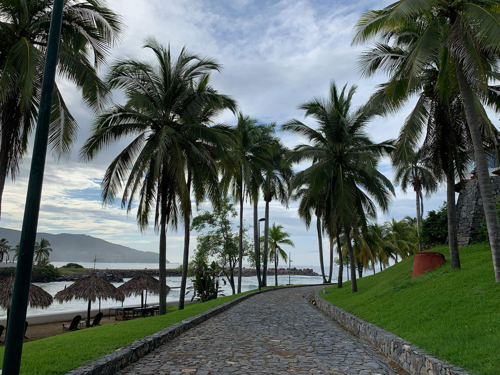 Porto Ixtapa Paseo Marítimo y Playa