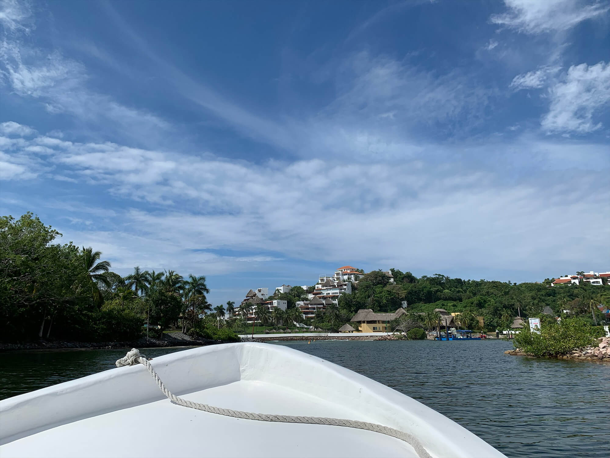 Porto Ixtapa Acceso a la Playa y Marina