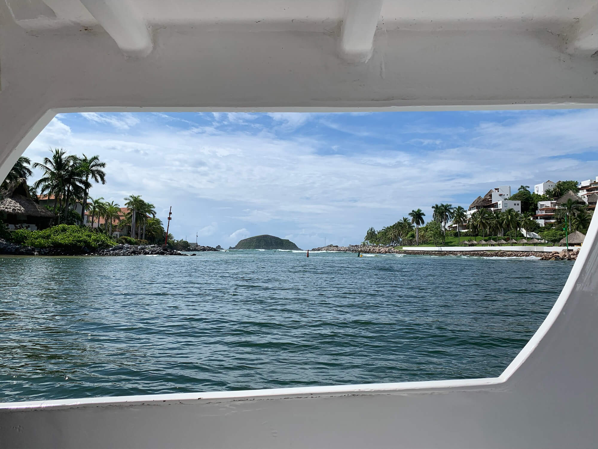 Porto Ixtapa Acceso a la Playa y Marina